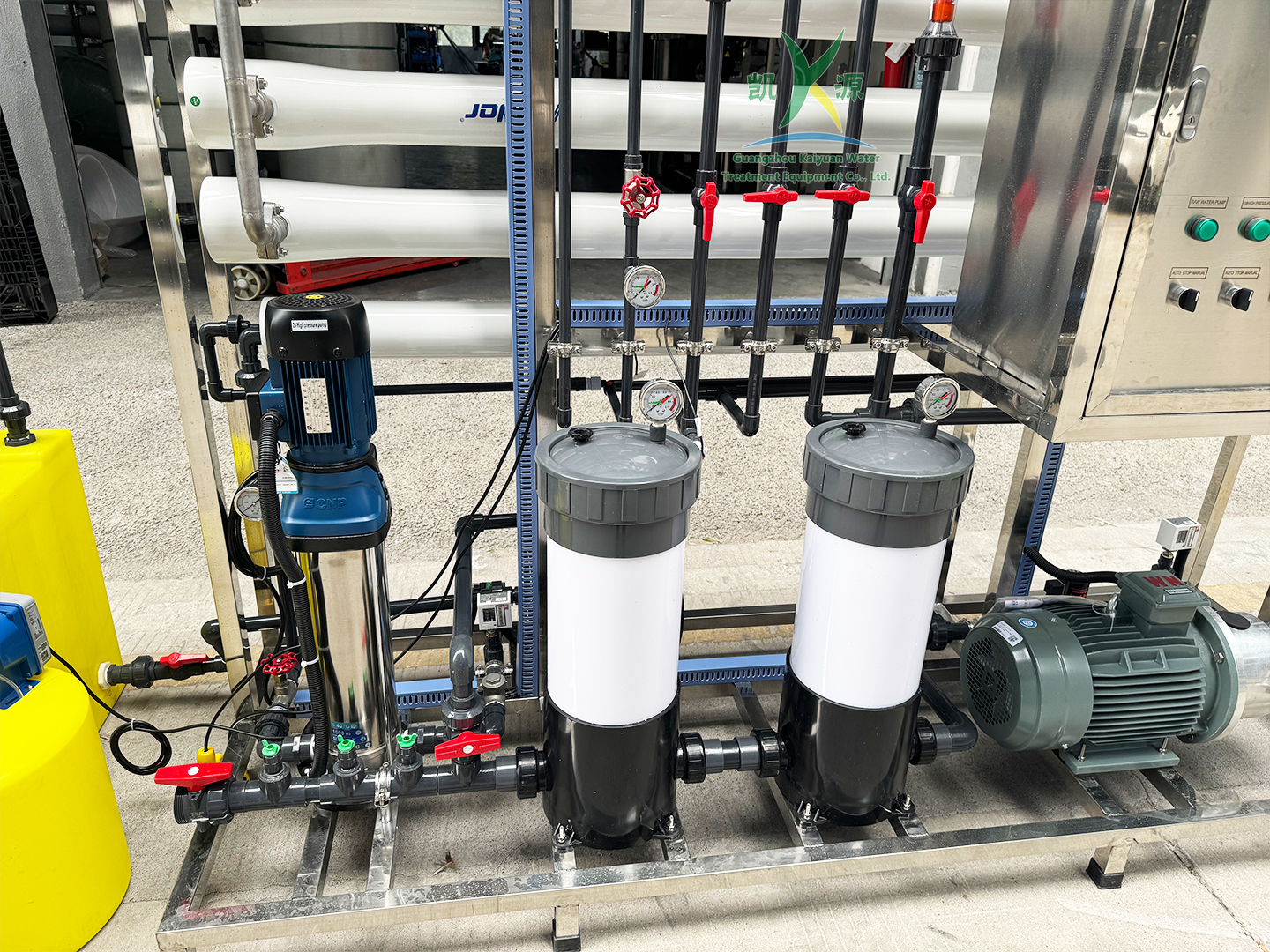 High-pressure plunger pump