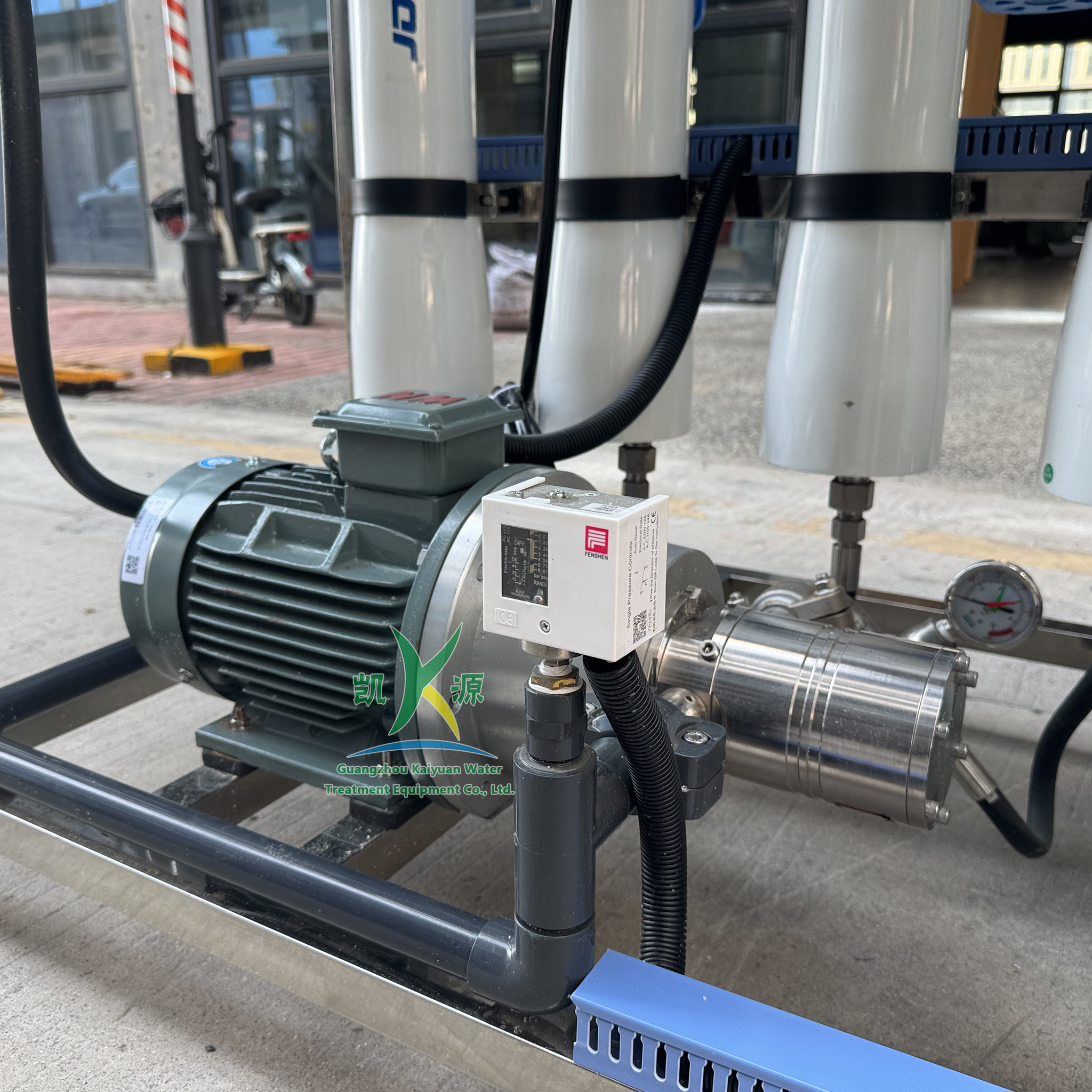 High-pressure plunger pump